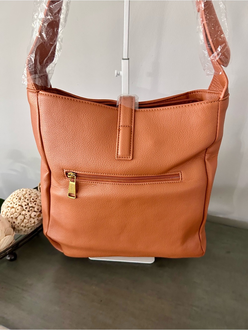 Low start ****Leather Bucket Shoulder Bag in Warm Tan - Picture 3 of 6